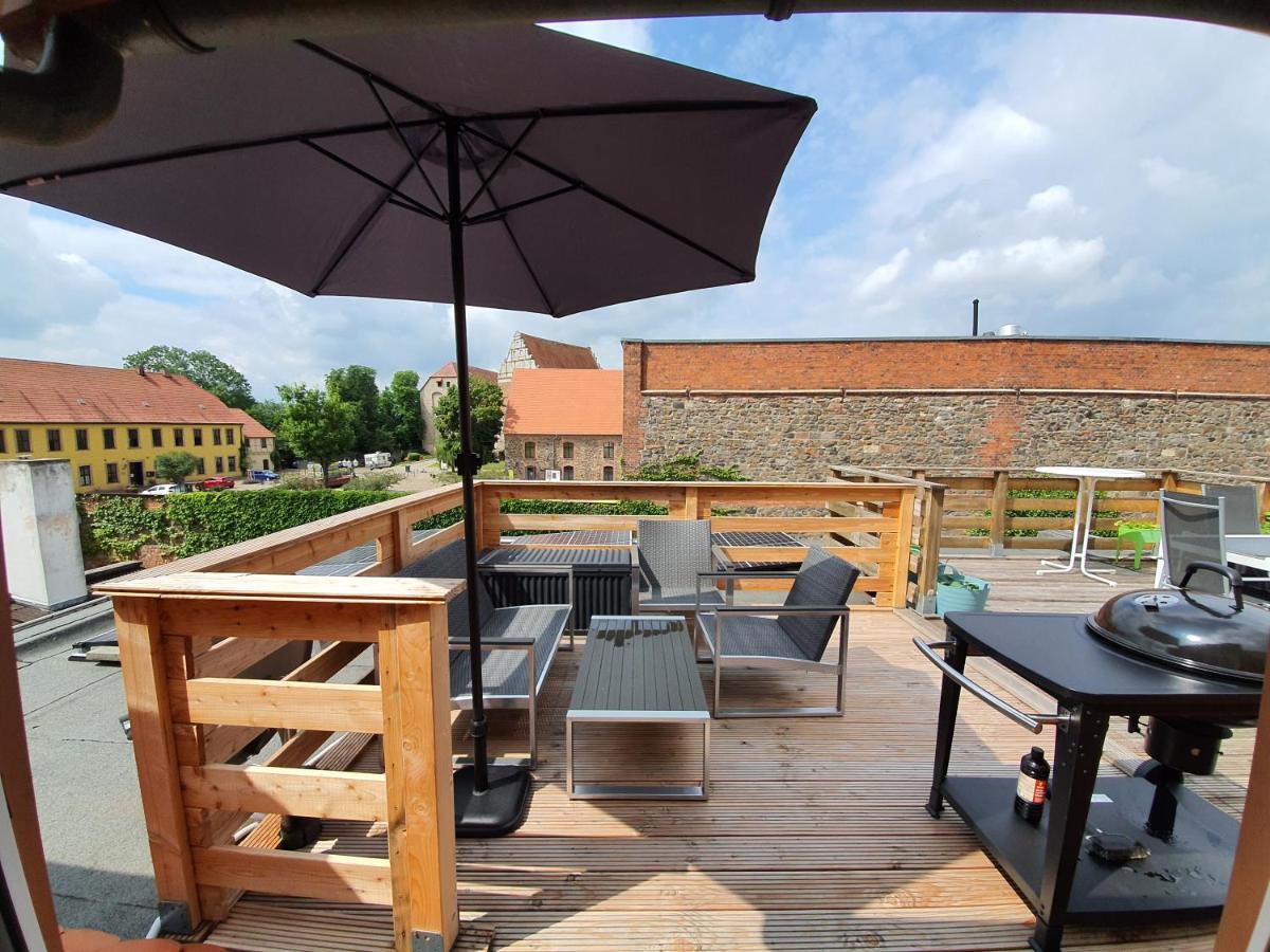 Gemuetliche Dachwohnung Mit Kleiner Oder Grosser Dachterrasse Nebeneinander Вольмирштедт Экстерьер фото